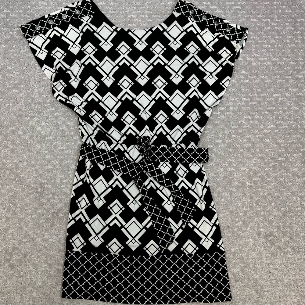 WHITE HOUSE BLACK MARKET‎ Womens Belted Black-And-White Blouse Sz Small